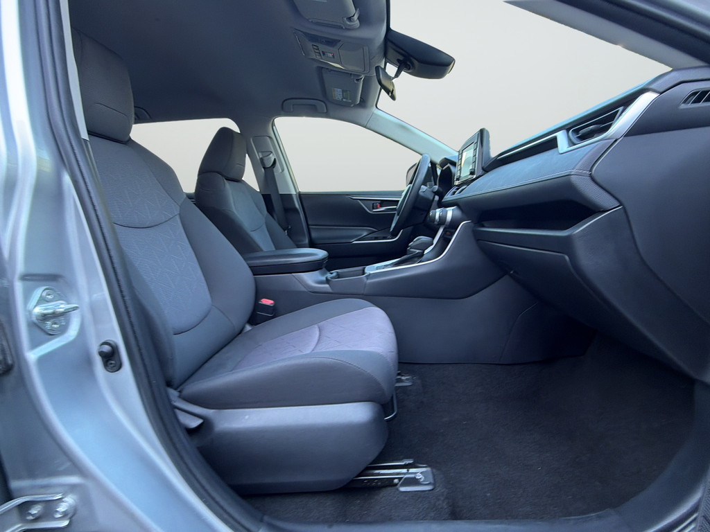 Used 2020 Silver Toyota XLE image 27