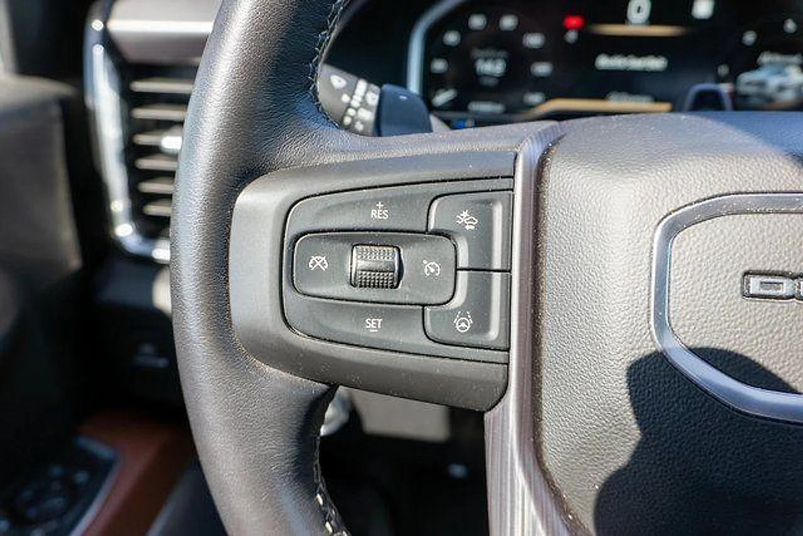 Used 2023  GMC Denali Ultimate image 30