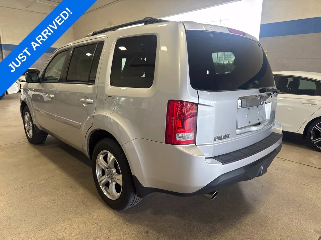 Used 2013 Alabaster Silver Metallic Honda EX image 4