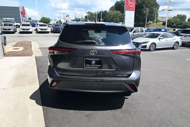 Used 2022 Gray Toyota XLE image 11