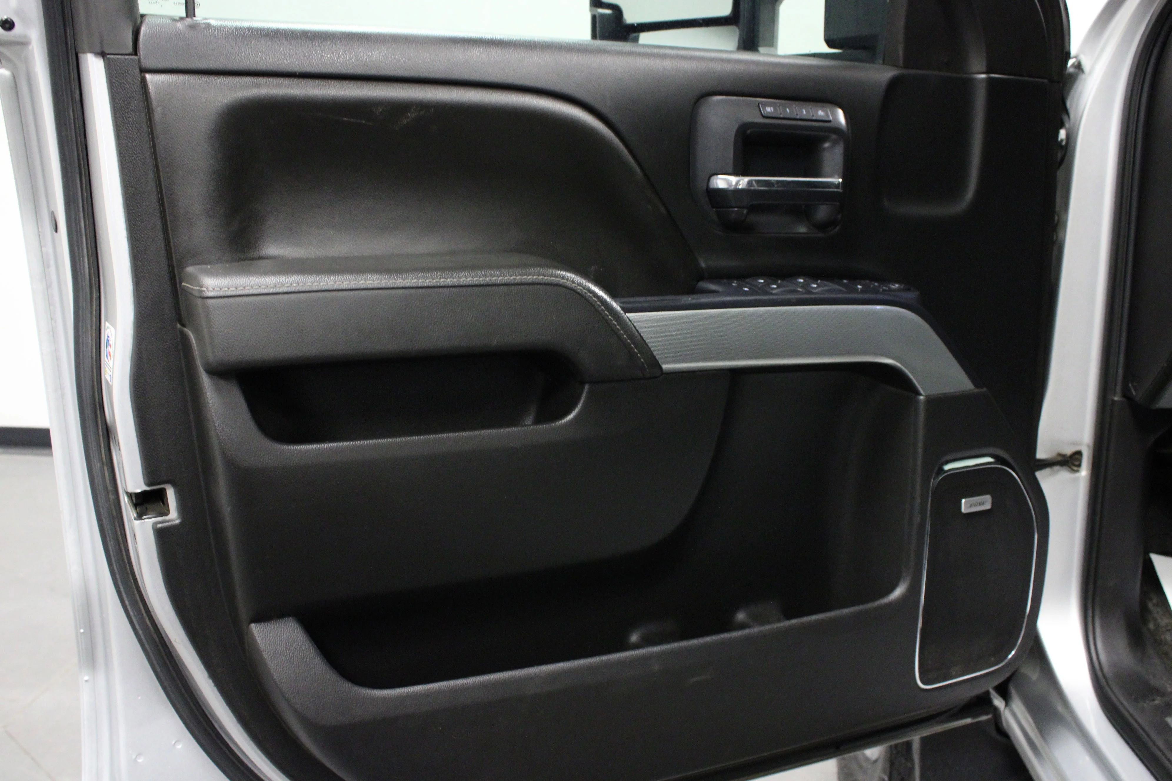 Used 2016 SILVER ICE METALLIC Chevrolet LTZ image 11