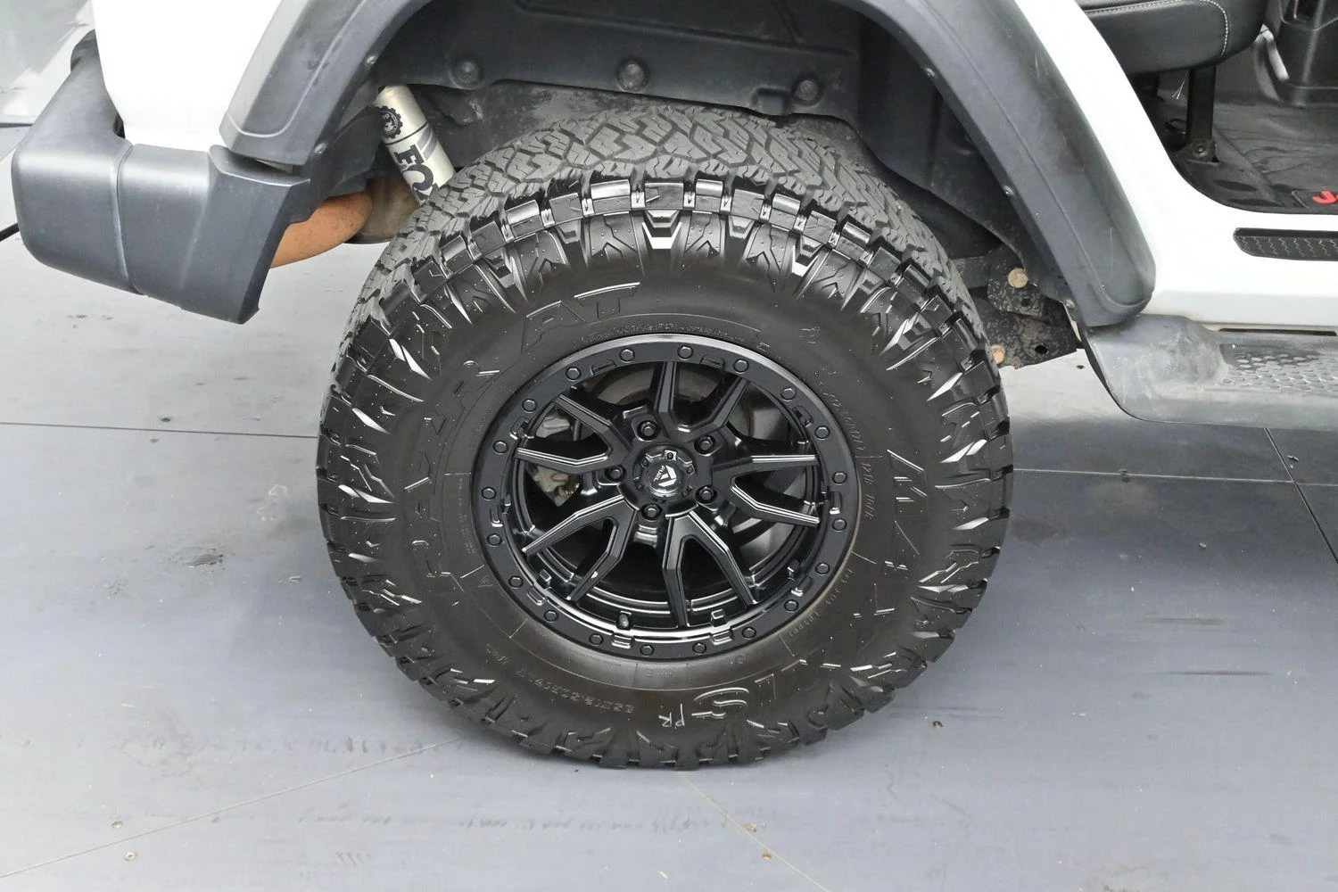 Used 2020 Bright White Clearcoat Jeep Sport S image 31