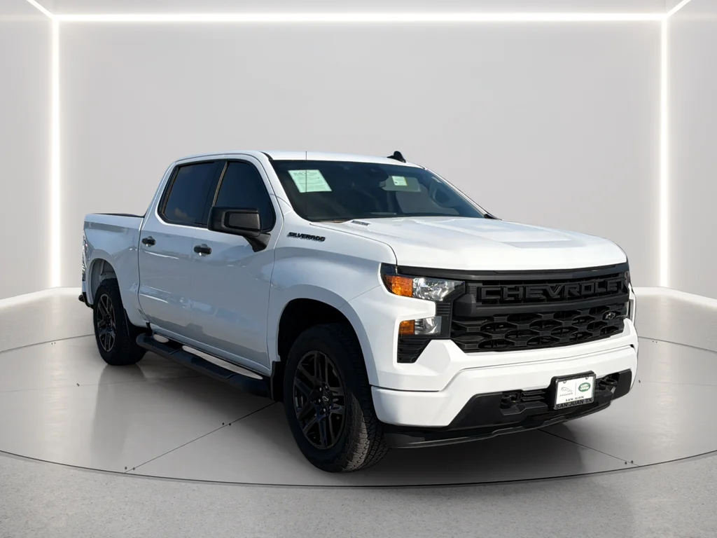 Used 2024 White Chevrolet Custom image 10