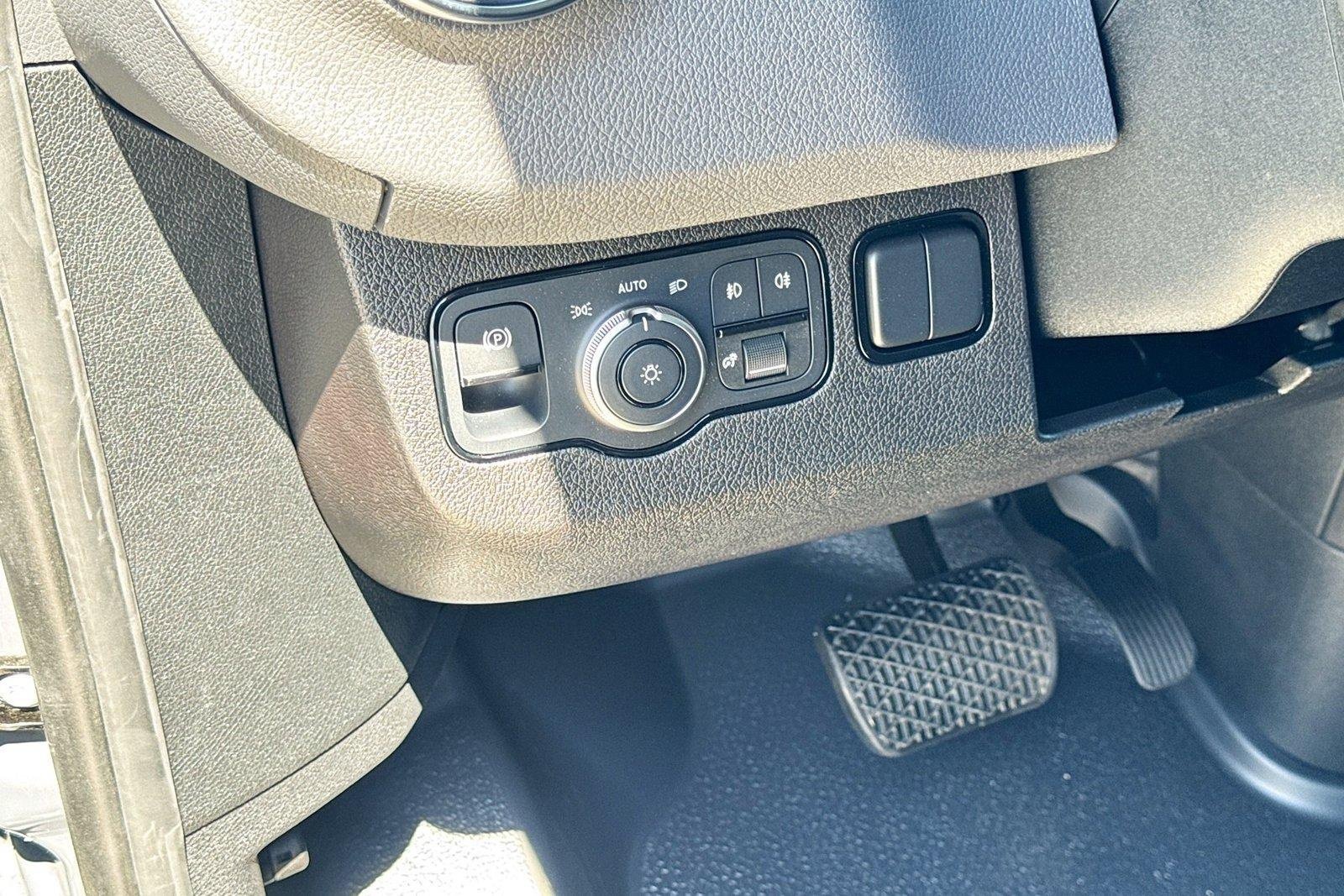 New 2026 Graphite Grey Mercedes-Benz  image 10