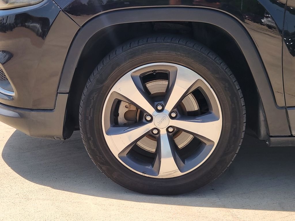 Used 2019 Diamond Black Crystal Pearlcoat Jeep Limited image 12