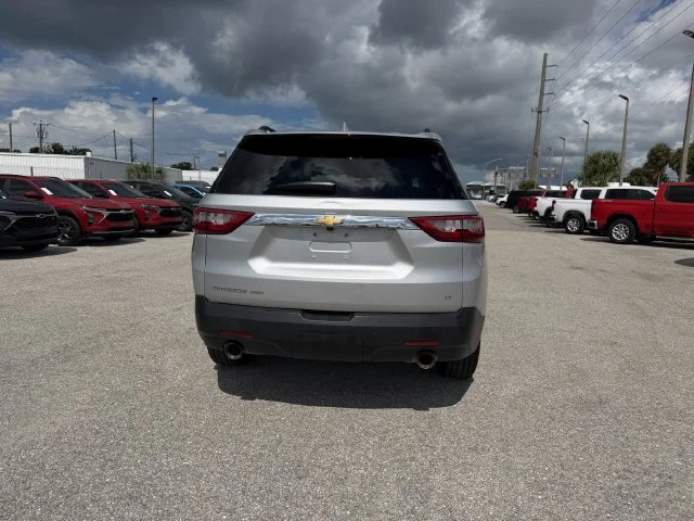 Used 2020 SILVER ICE METALLIC Chevrolet LT Cloth image 4