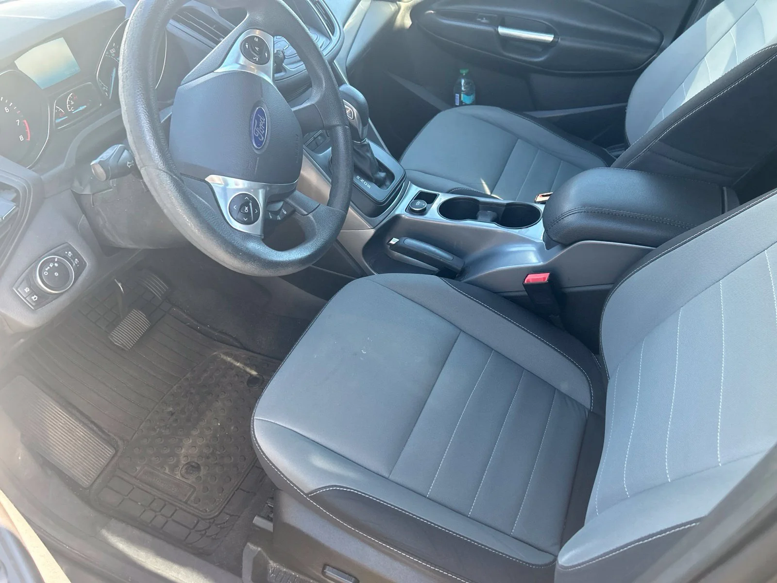 Used 2016 Magnetic Ford SE image 5