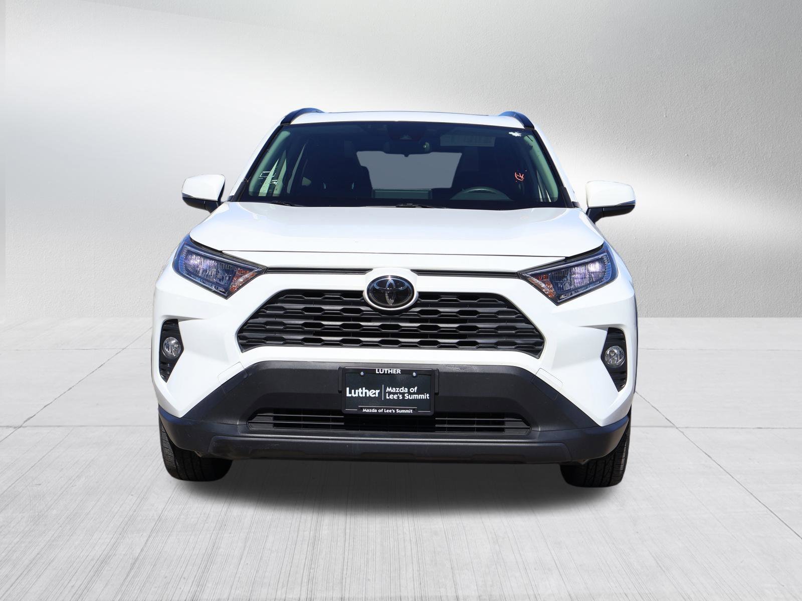 Used 2019 Toyota RAV4 XLE with VIN JTMP1RFV5KD022784 for sale in Kansas City