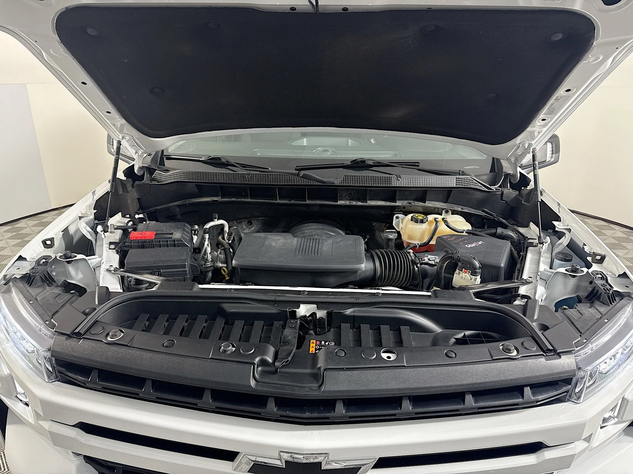 Used 2022 Summit White Chevrolet RST image 35
