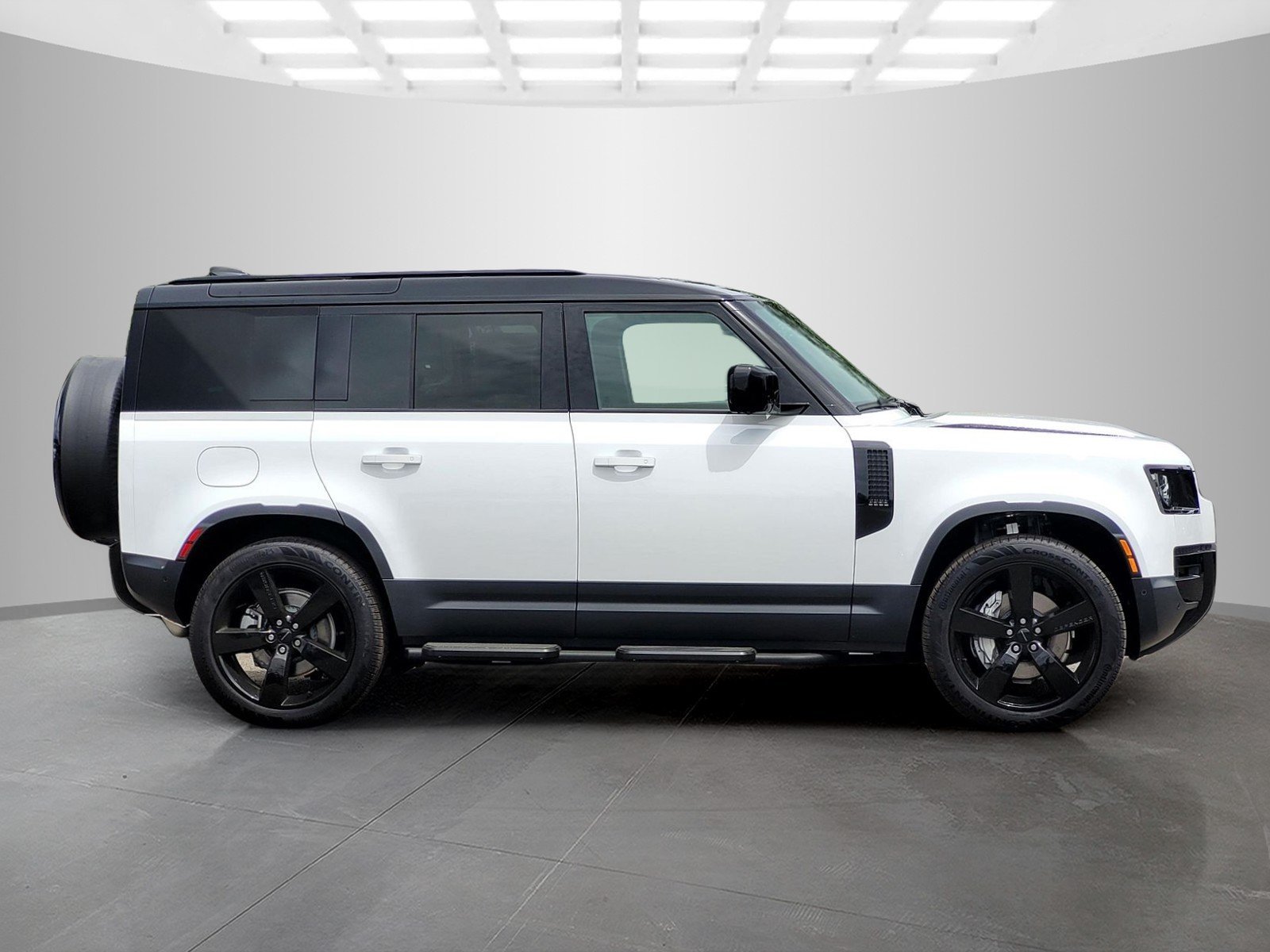 New 2026 Fuji White LAND ROVER S image 7