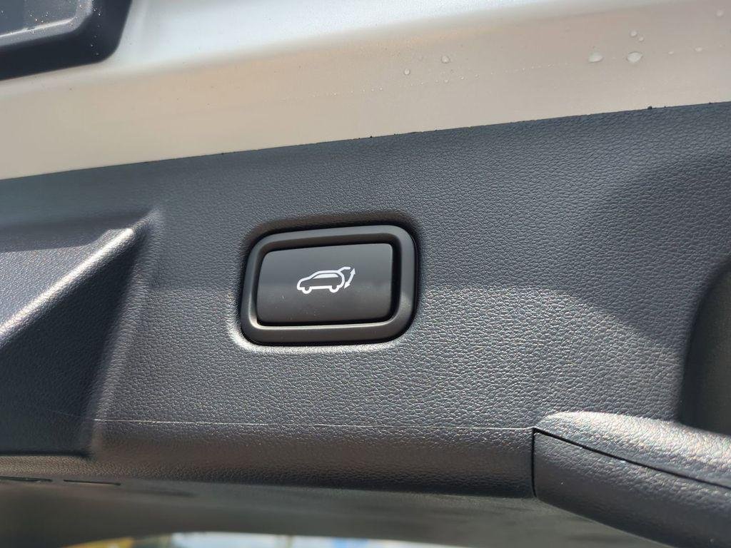 New 2026 Silver Hyundai SEL AWD image 15