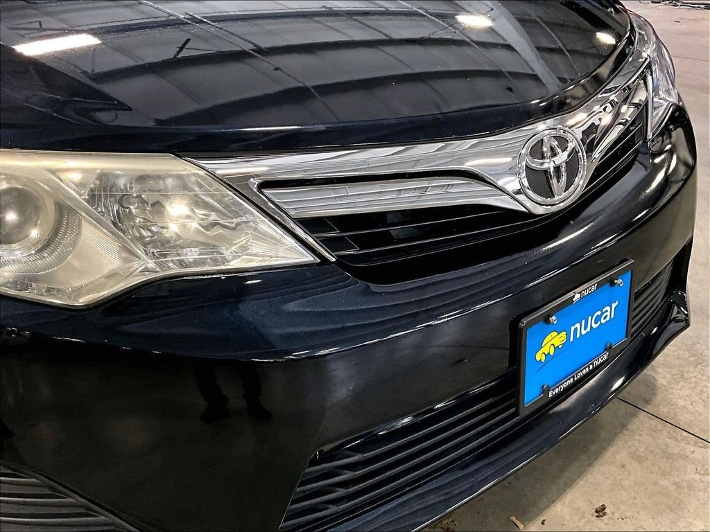 Used 2014 Gray Toyota LE image 32