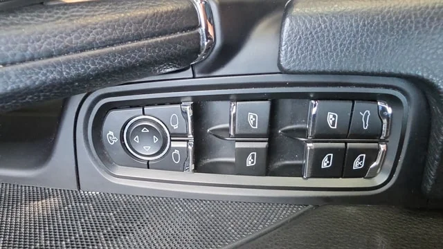Used 2018 Black Porsche Base image 15