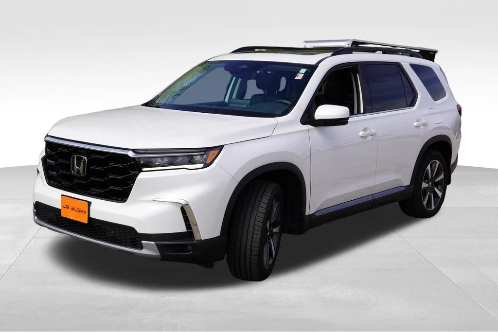 Used 2023 Platinum White Pearl Honda Touring image 11