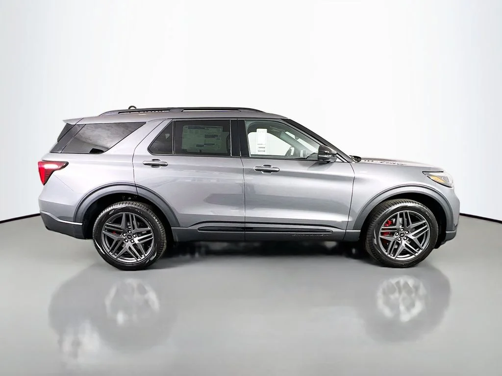 New 2026 Carbonized Gray Metallic Ford ST-Line image 19