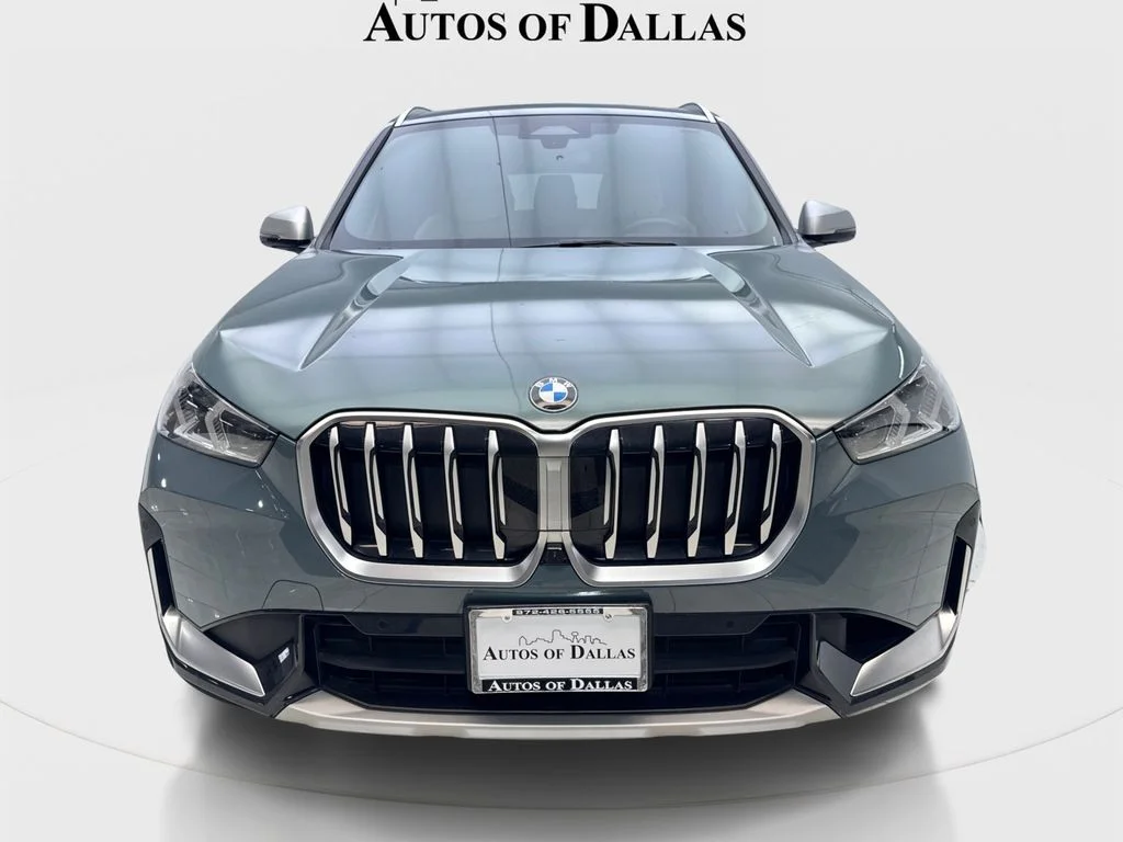 Used 2023 Green BMW xDrive28i image 3