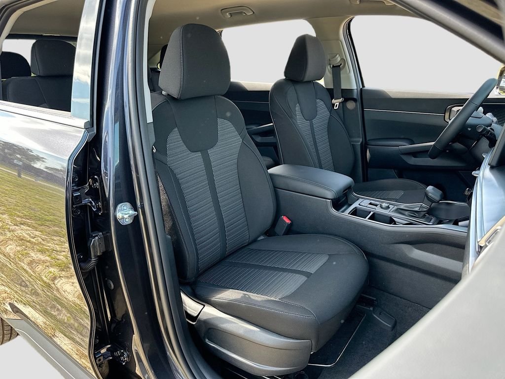 2026 Kia Sorento LX - Photo 26