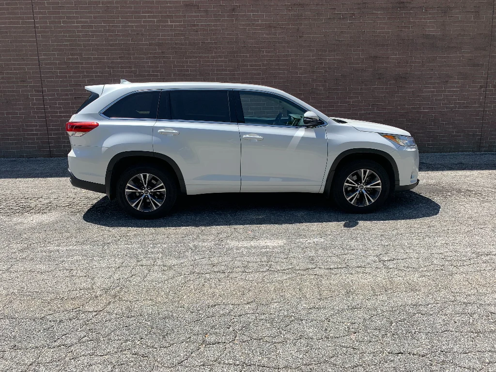 Used 2017 Blizzard Pearl Toyota LE Plus image 6