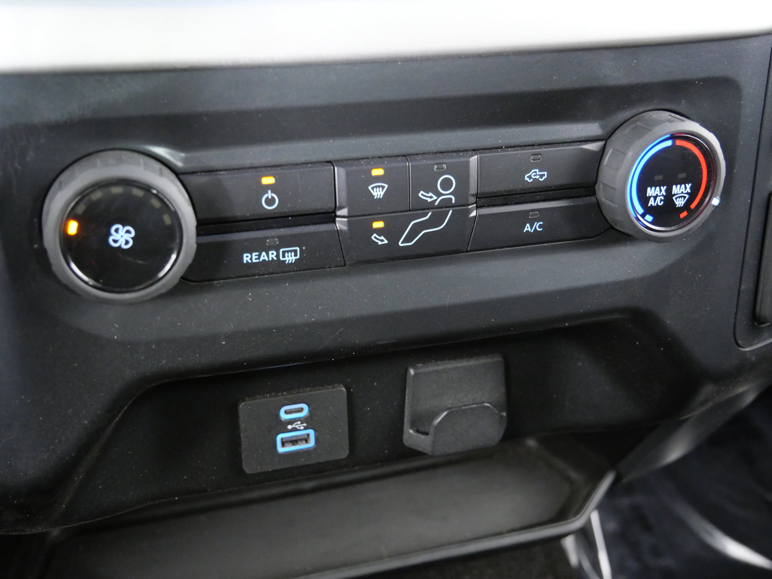 Used 2022 Oxford White Ford XLT image 31