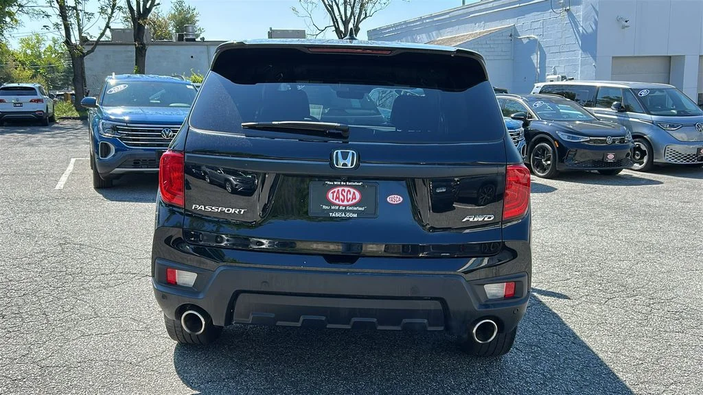Used 2023 Black Honda EX-L image 5