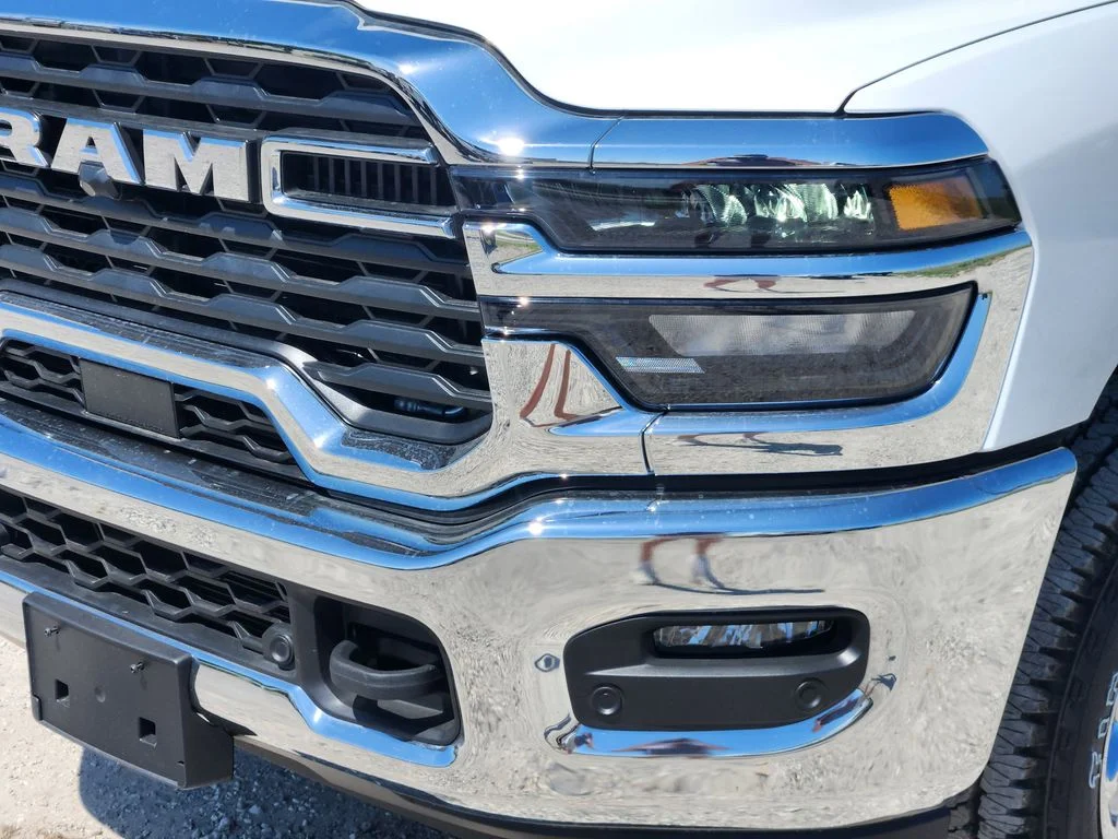 New 2026 Bright White Clear-Coat Exterior Paint RAM Tradesman image 5