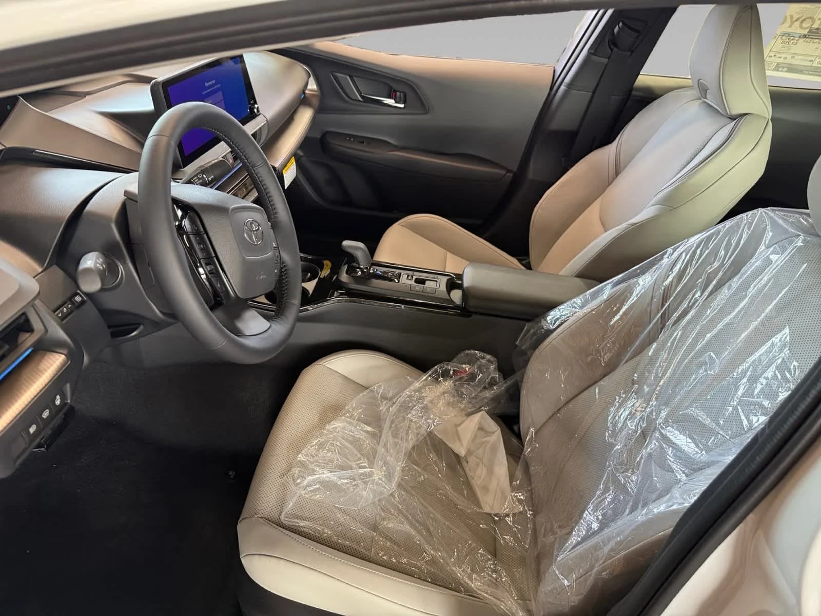 2027 Toyota Prius XLE - Photo 11