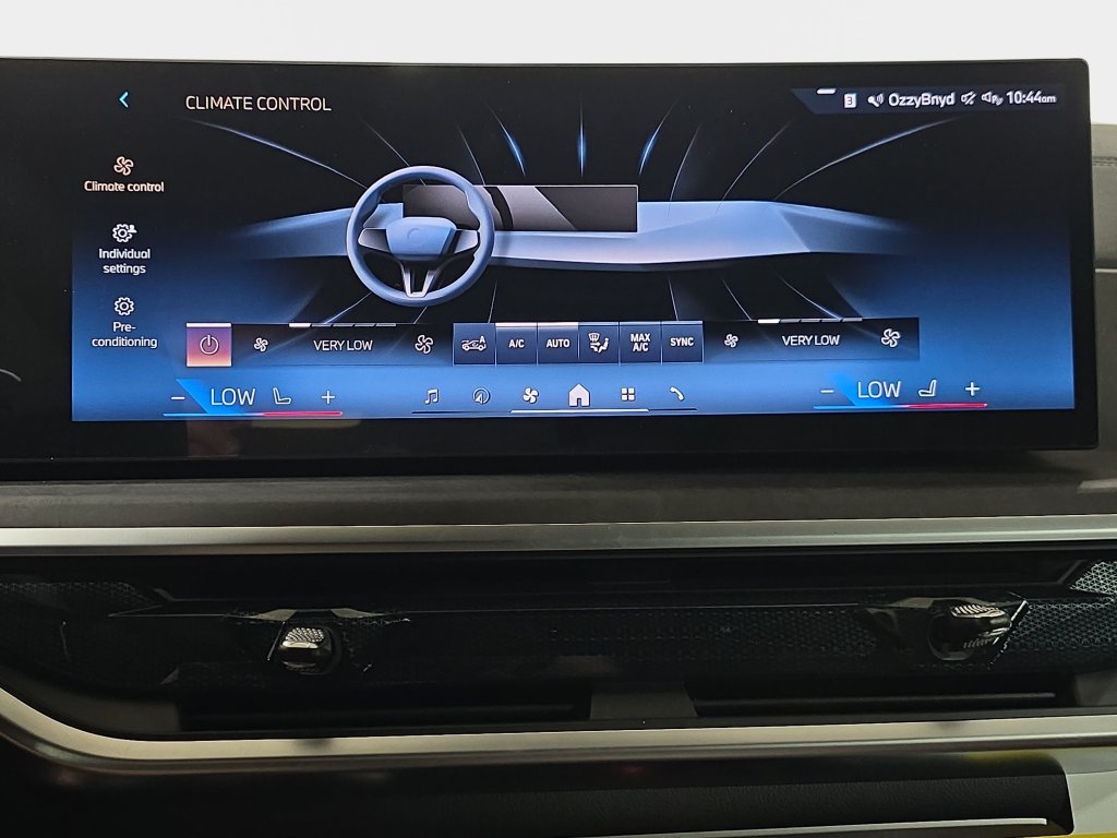 Used 2026 Manhattan Green Metallic BMW xDrive40i image 17