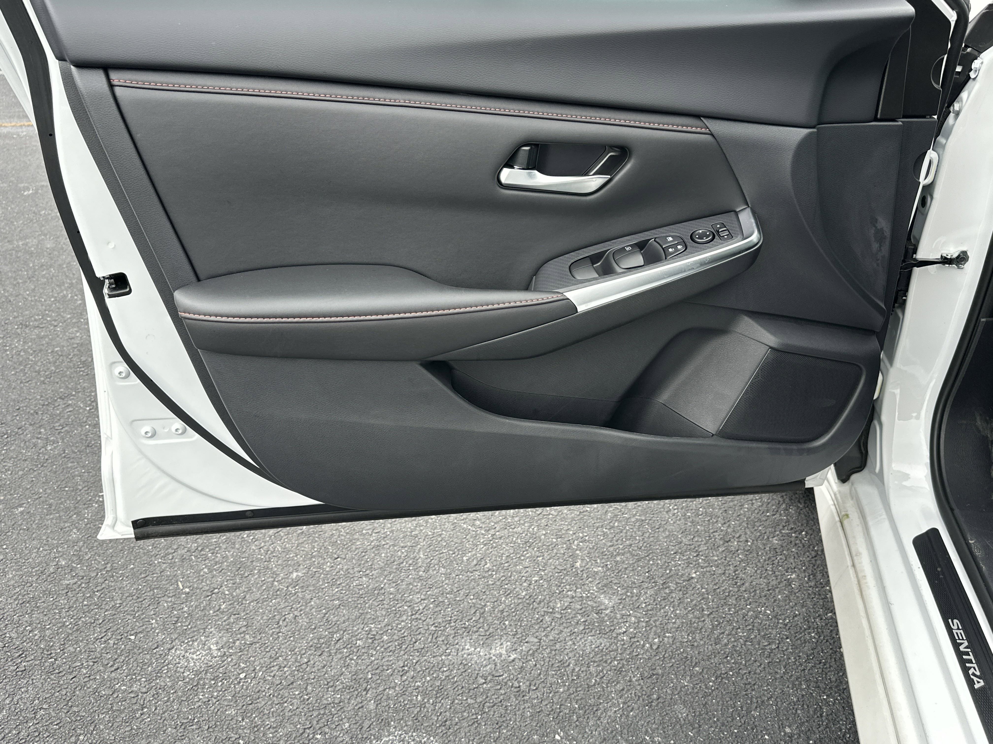 2025 Nissan Sentra SR - Photo 11