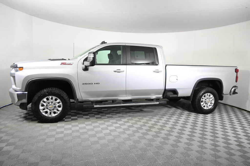 Used 2022 Chevrolet Silverado 3500HD LT with VIN 1GC4YTEY5NF305007 for sale in Forest Lake, Minnesota