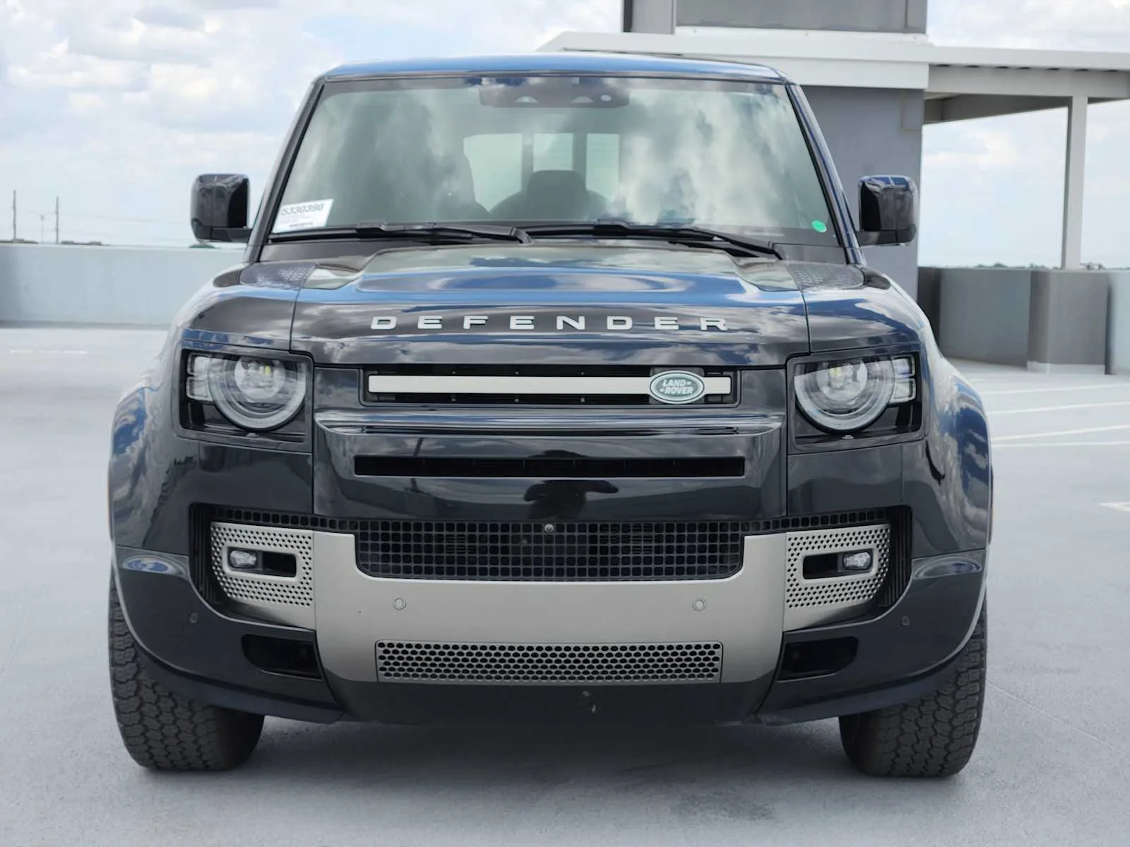Certified Used 2025 Santorini Black Metallic Land Rover X-Dynamic SE image 2