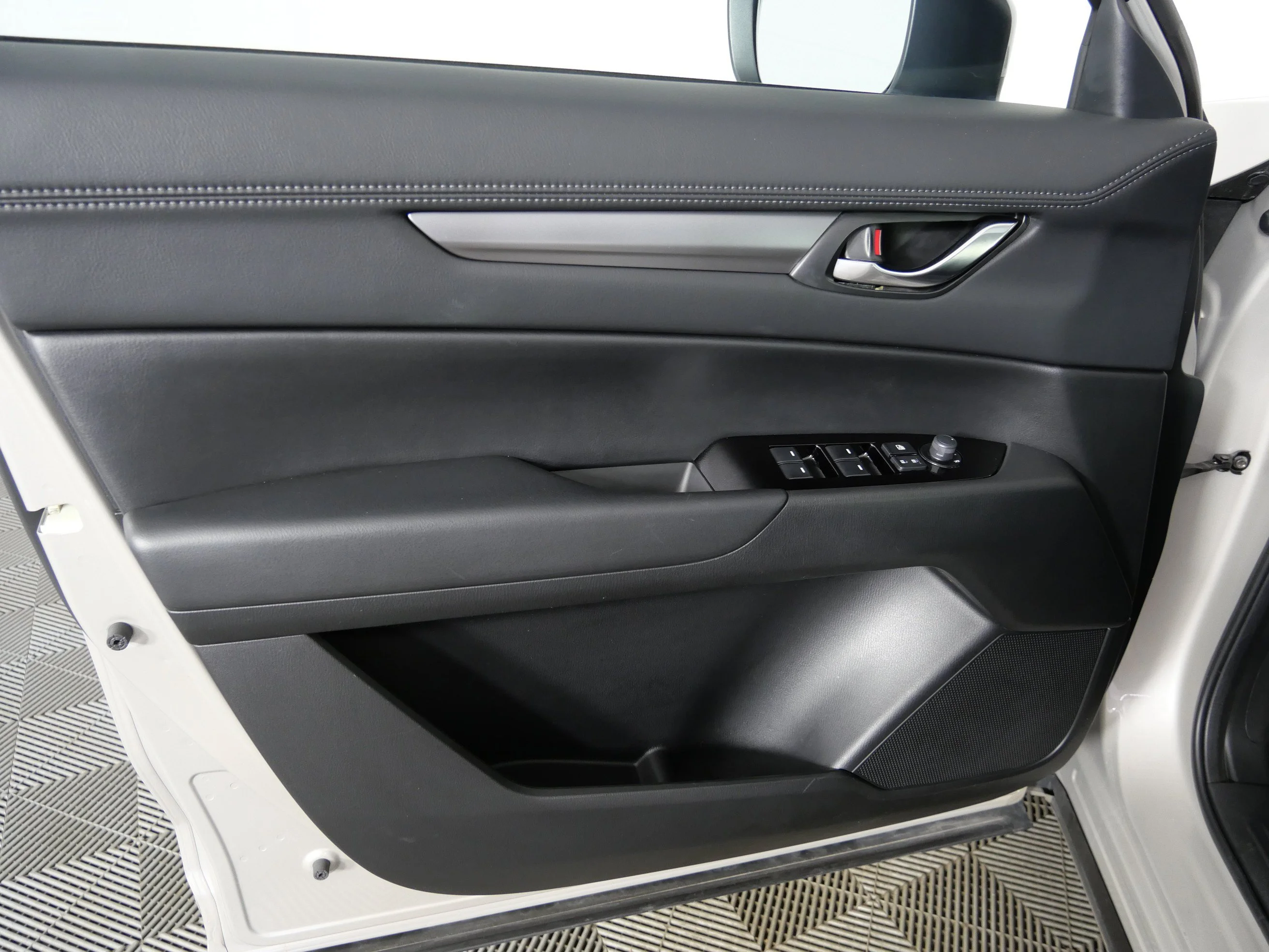 Used 2025 Platinum Quartz Metallic Mazda 2.5 S Preferred Package image 22