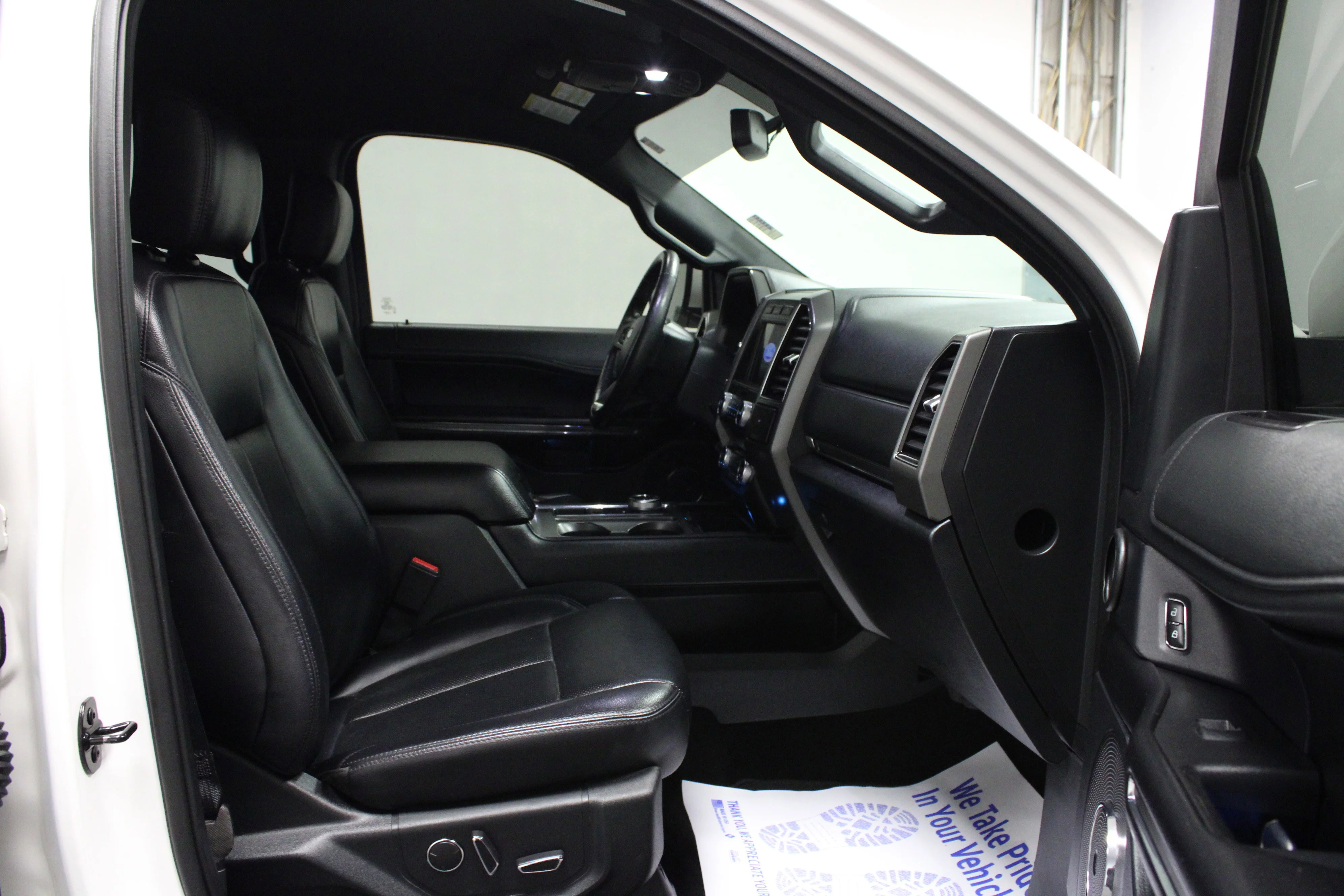 Used 2019 White Platinum Metallic Tri-Coat Ford XLT image 17