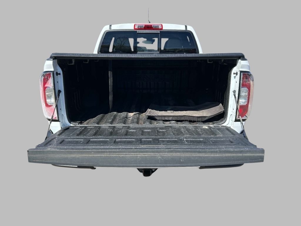 Used 2022 White GMC Denali image 12