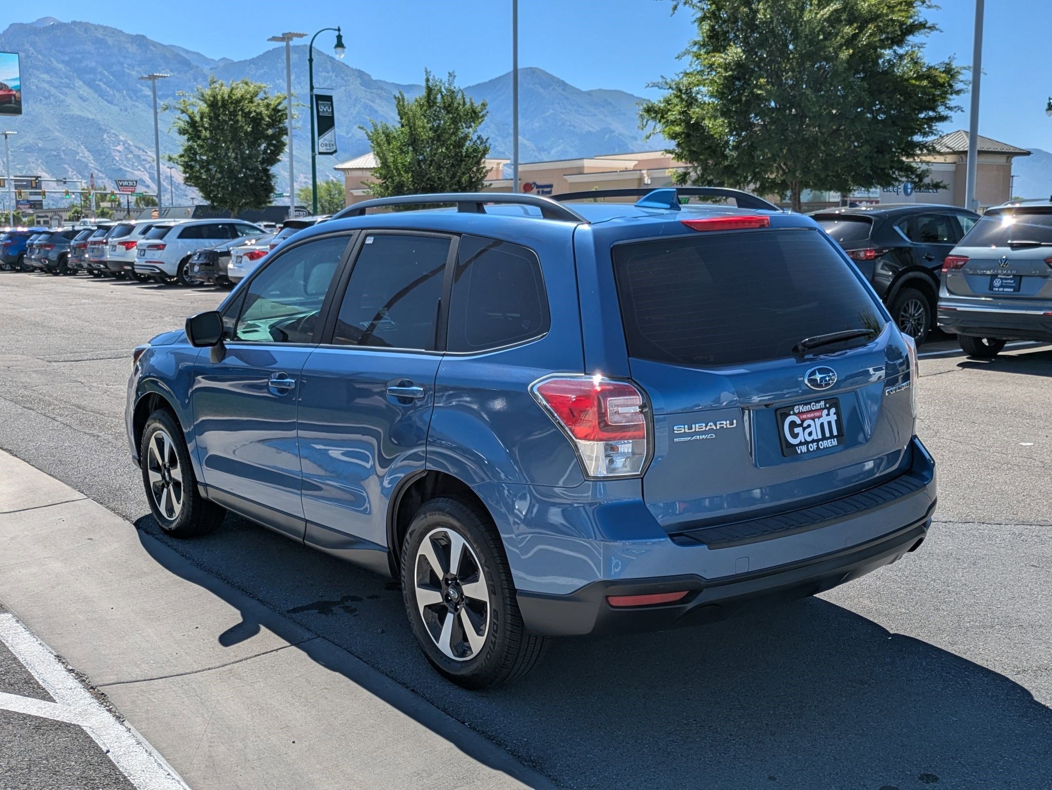 Used 2018 Quartz Blue Pearl Subaru 2.5i image 5
