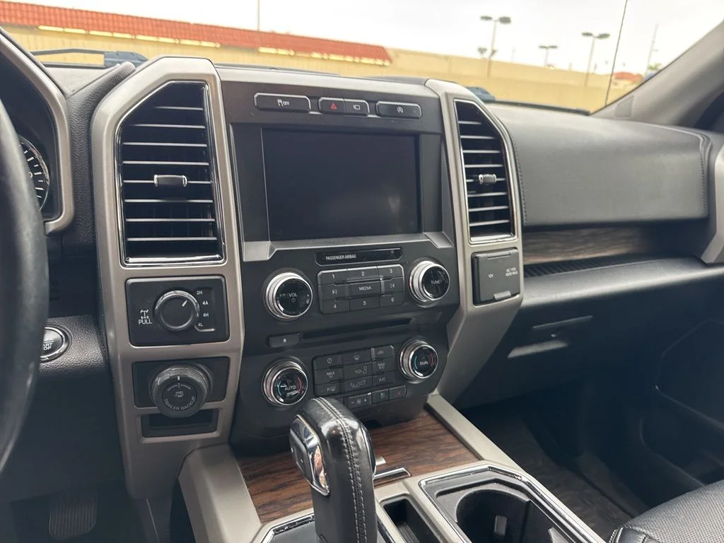 Used 2018 White Ford Lariat image 10