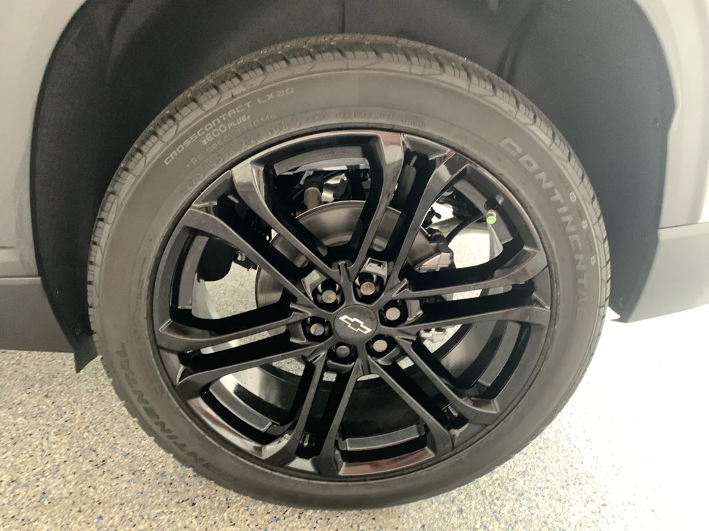 2027 Chevrolet Traverse LT - Photo 33