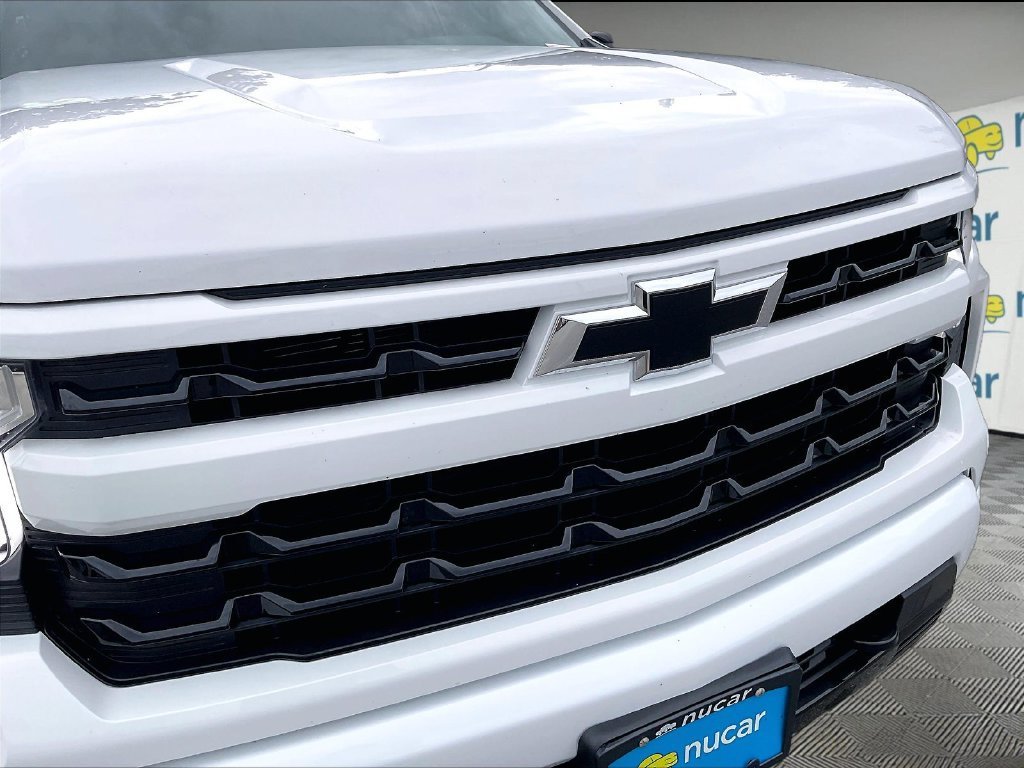 Used 2023 SUMMIT WHITE Chevrolet RST image 29