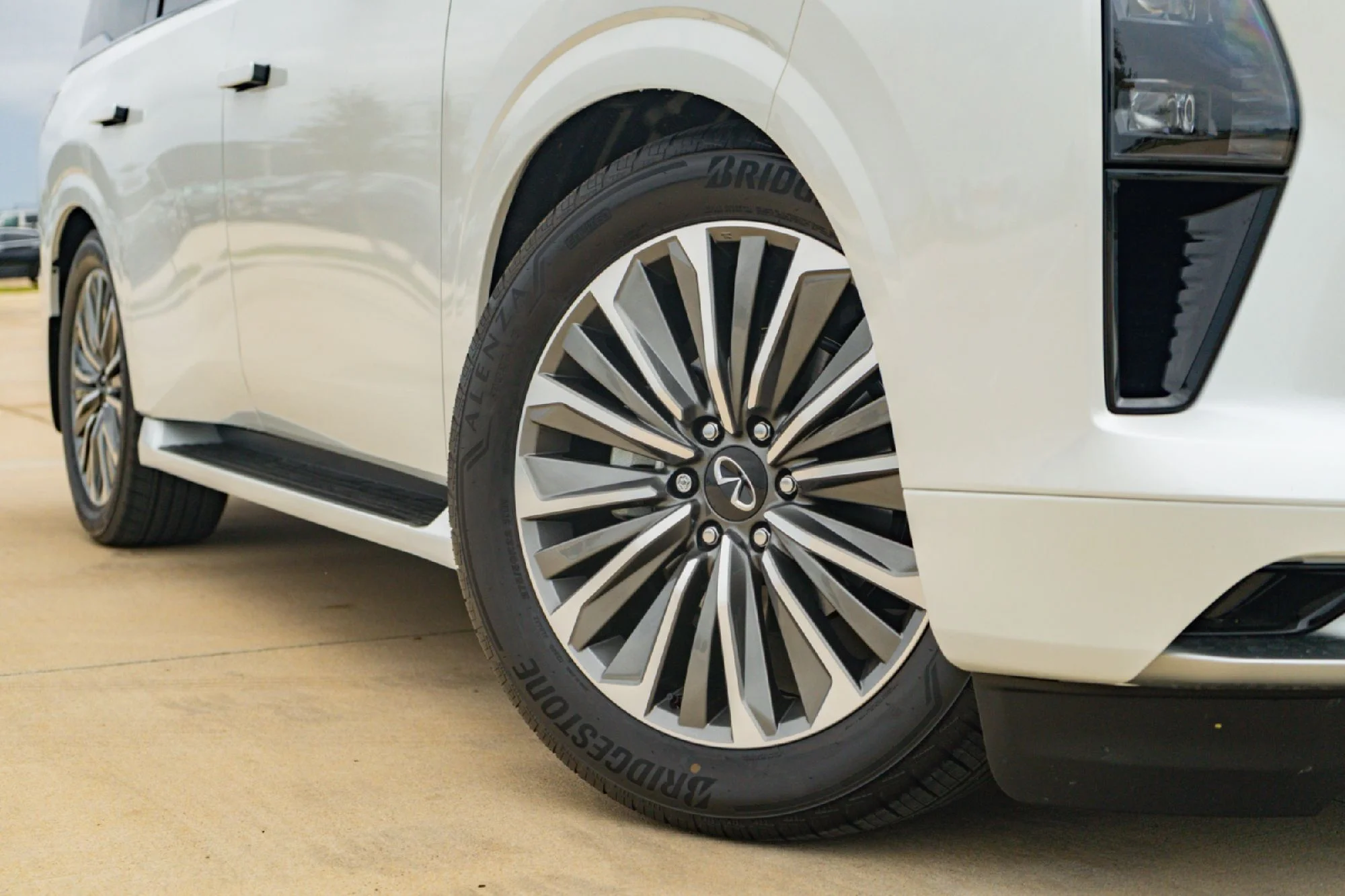 Certified Used 2027 White INFINITI LUXE image 2