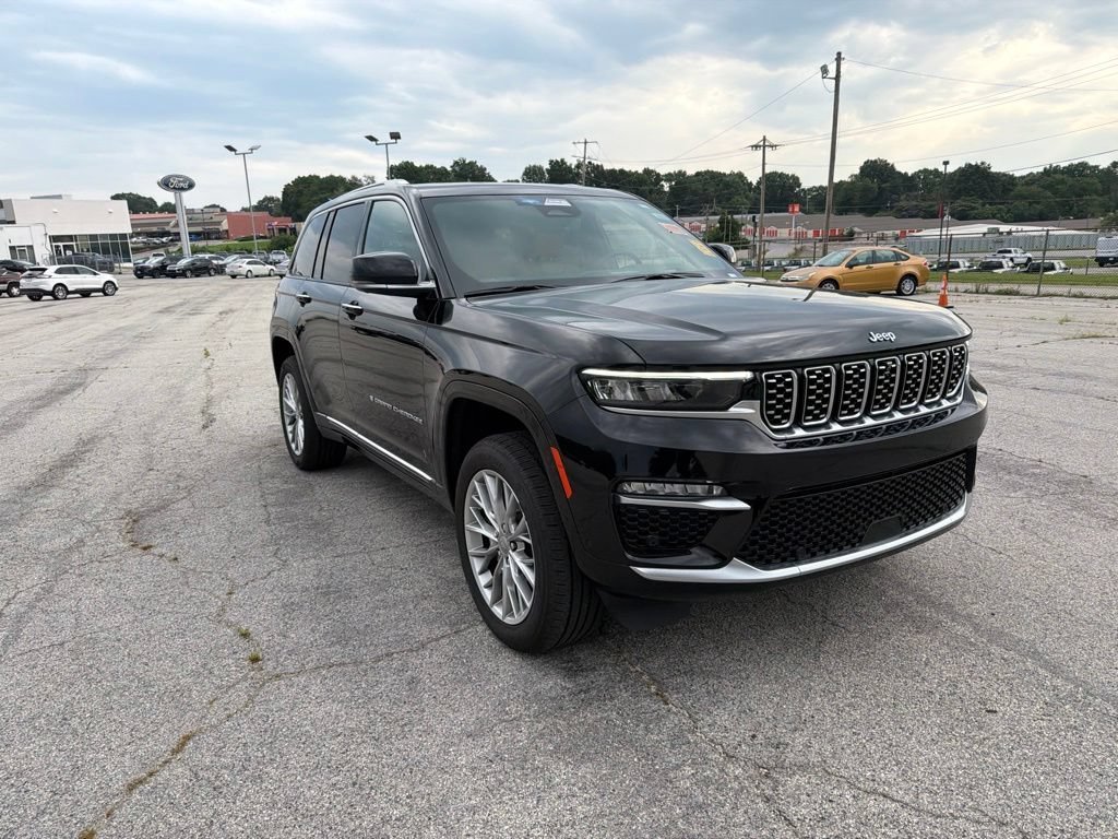 Used 2022 Diamond Black Jeep Summit image 3