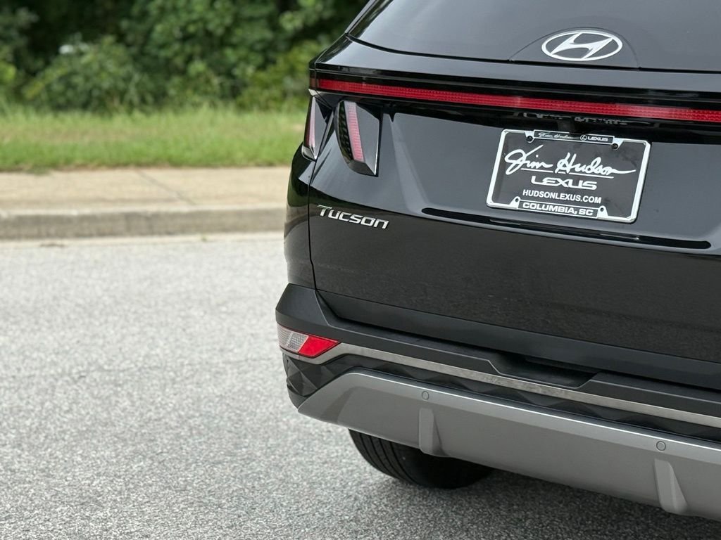 Used 2022 Black Hyundai Limited image 12
