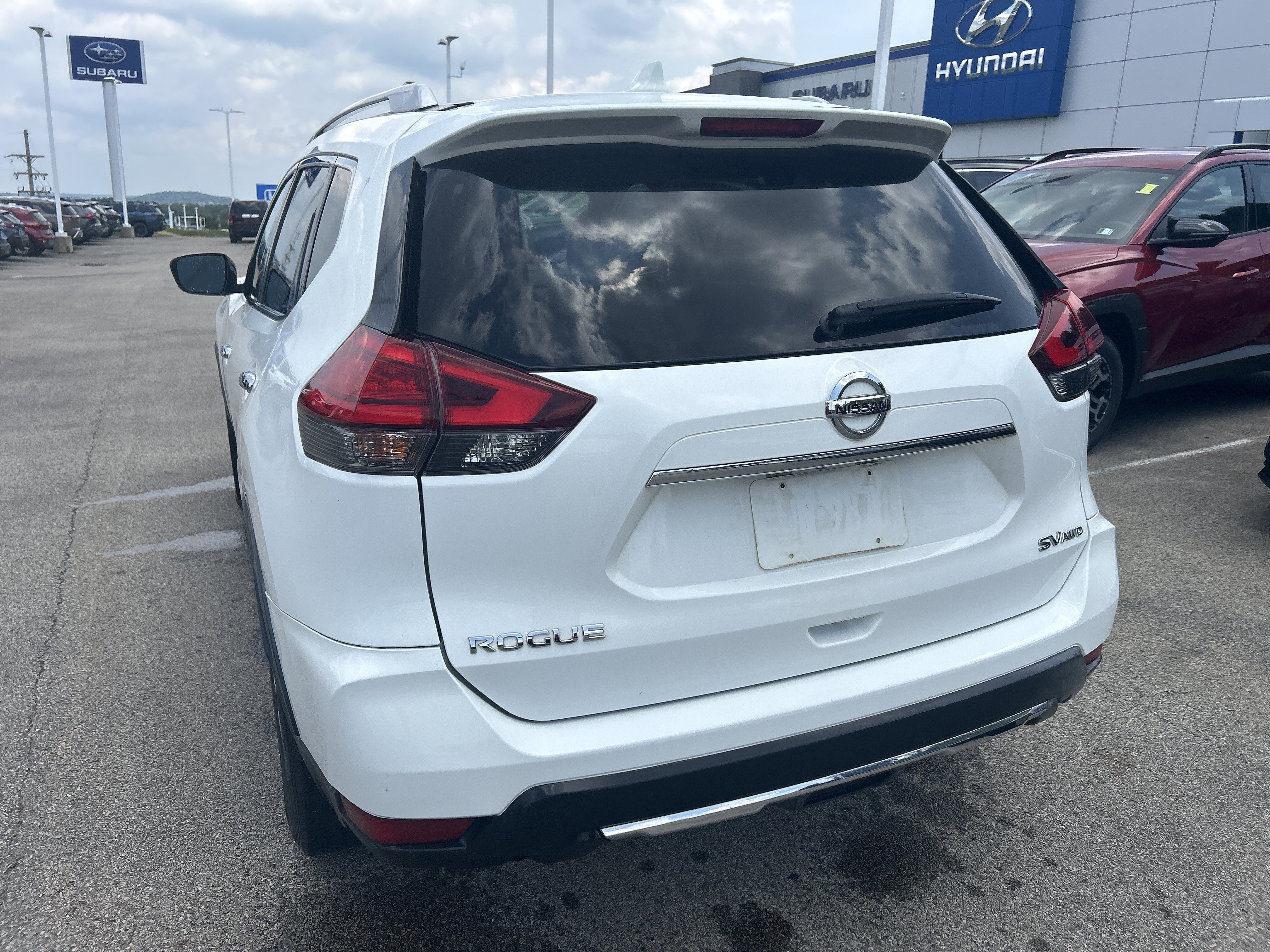 Used 2017 Glacier White Nissan SV image 4