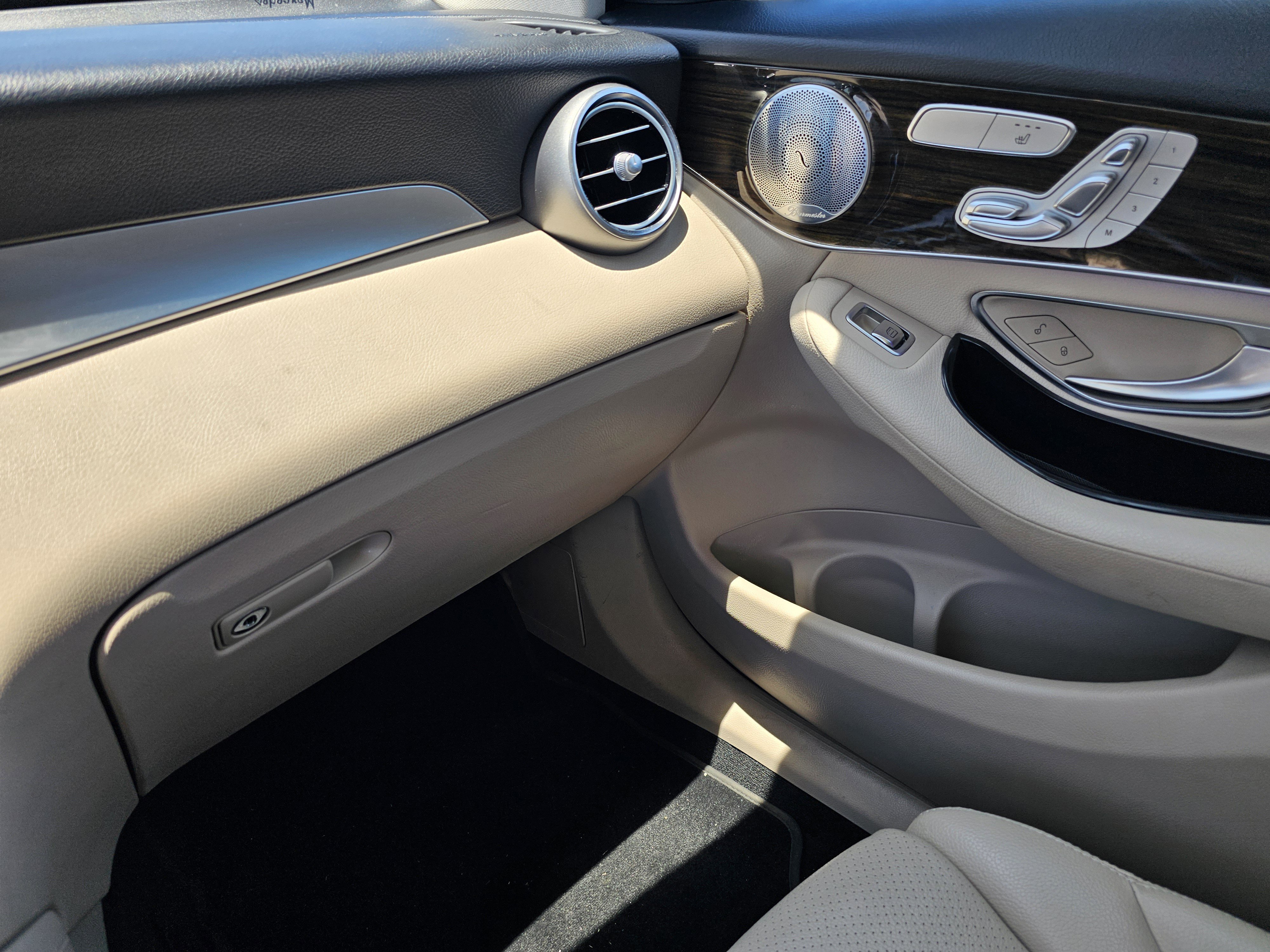 Used 2020 Mojave Silver Metallic Mercedes-Benz GLC 300 image 24