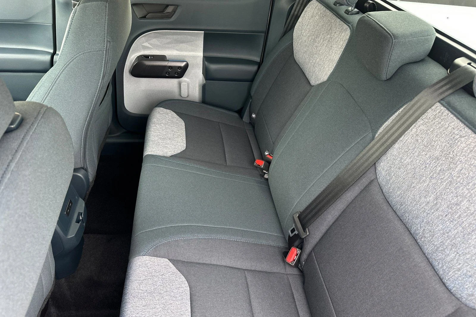 New 2026 Oxford White Ford XLT image 9