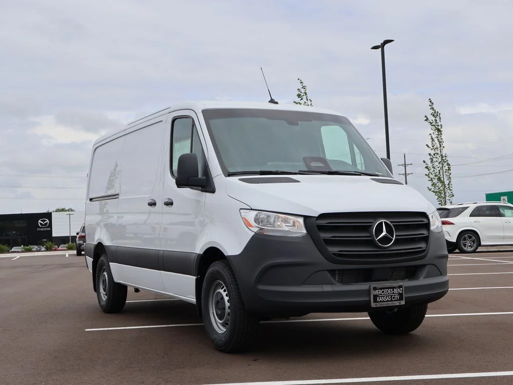 New 2026  Mercedes-Benz Cargo 144 WB image 3