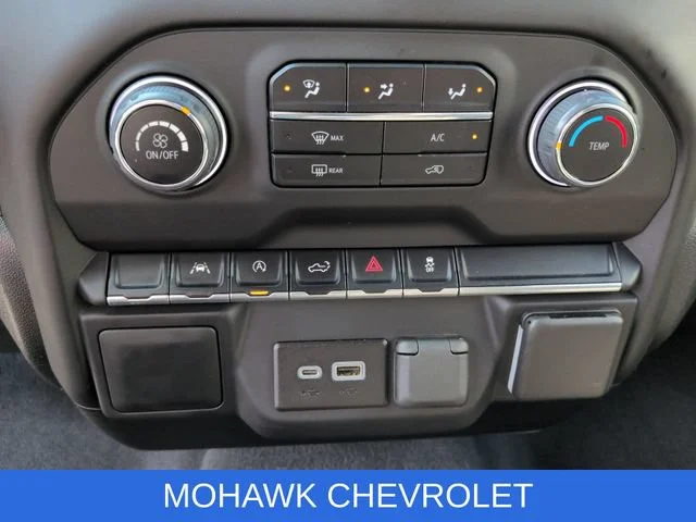 Used 2022 BLACK Chevrolet Custom image 18
