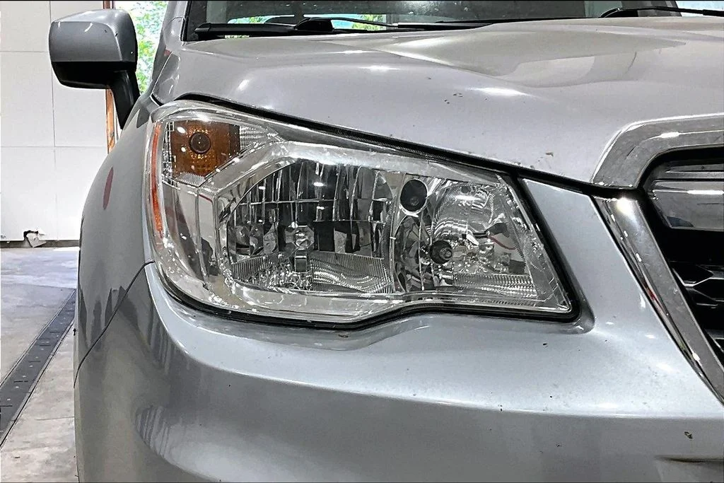 Used 2016 Silver Subaru 2.5i Premium image 27