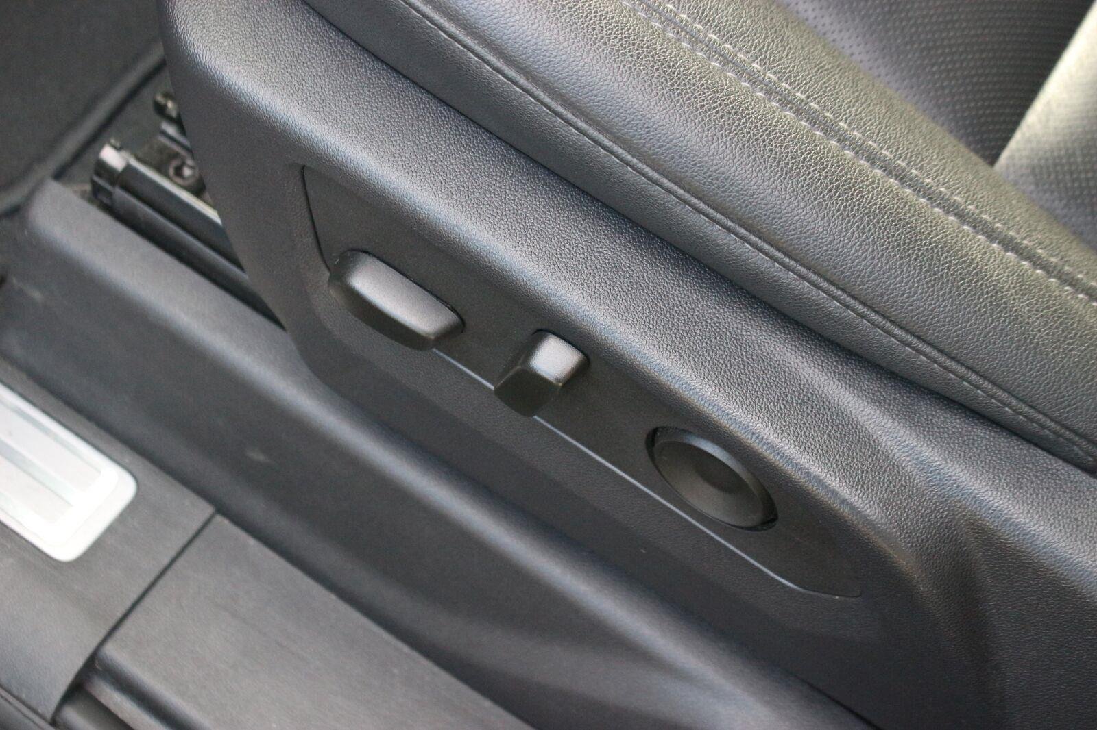 Used 2025 Onyx Black GMC SLT image 19