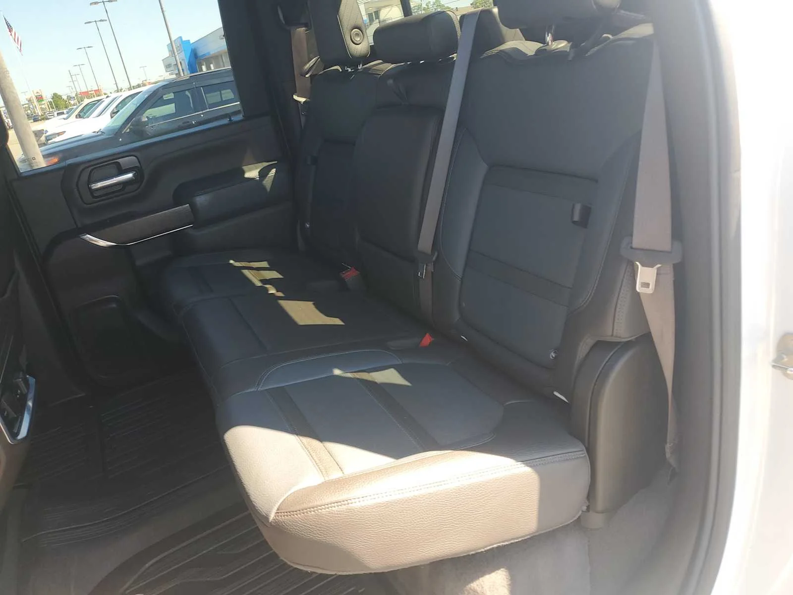 Used 2022 WHITE FROST TRICOAT GMC Denali image 24