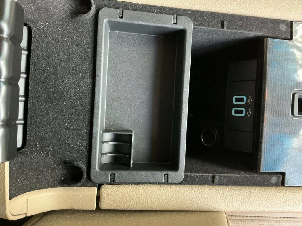 Used 2016 Black Ford Limited image 34