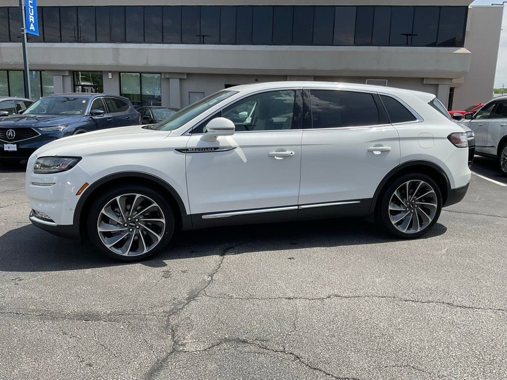Used 2023 White Lincoln Reserve image 4
